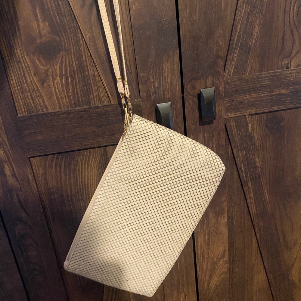 Source Unknown Cream Textured Wristlet Clutch